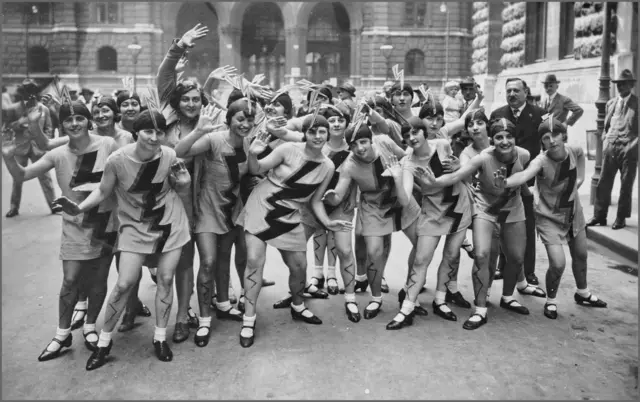 Ob mit einer Tanzgruppe, einer sozialistischen Buchhandlung oder Fotografien: Die Suschitzkys haben Wien geprägt, ein Grätzl-Spaziergang in Favoriten zeigt die Geschichte der jüdischen Familie. | Foto: Privat