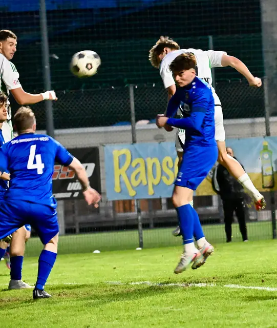 Ein weiterer Kopfballtreffer von Stefan Lorenz zum 3:0 ließ die Wacker-Fans jubeln. | Foto: Hassl