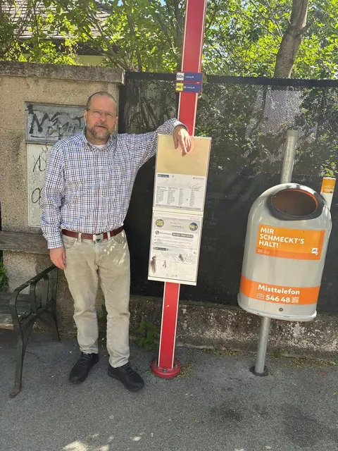 Mistkübel bei Haltestelle Manowardagasse in Liesing wurde versetzt