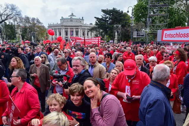 Auch die SPÖ Währing zieht zum Rathausplatz.  | Foto: Markus Spitzauer/RMW