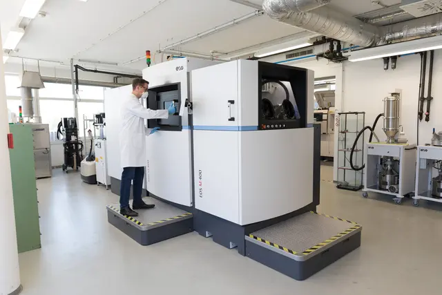 Entwicklung innovativer Drucktanks für Kleinsatelliten: 3D-Drucker werden im Projekt genutzt, um zentrale Komponenten der Drucktanks effizient und mit hoher Präzision zu fertigen. | Foto: © Daniel Hinterramskogler