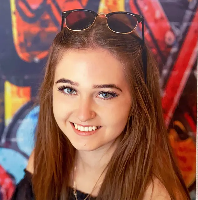 Die junge freischaffende Künstlerin Nicole Blechinger aus Bad Häring freut sich auf ihre Ausstellung in Kitzbühel. | Foto: Nicole Blechinger / www.blechart.at