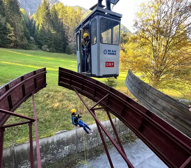 Die Sendeanlage Dobratsch befindet sich auf 2115 Metern Seehöhe auf der Villacher Alpe, der Sendemast ragt weitere 167 Meter in die Höhe. | Foto: Big Blue Marble