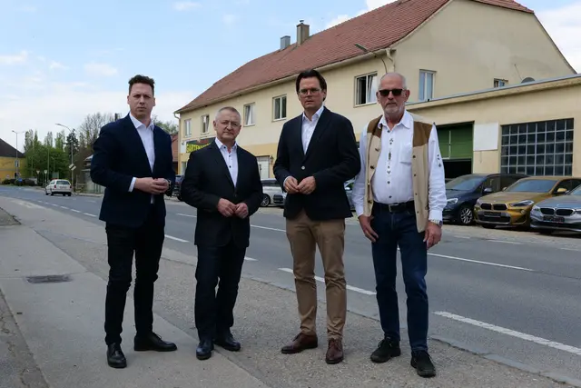 Landtagsabgeordneter Bernhard Heinreichsberger (Gemeinderat aus Mitterndorf), Vize-Bürgermeister Eduard Sanda, Bürgermeister Bernhard Heinl, Gemeinderat Josef Ott | Foto: Marktgemeinde Michelhausen