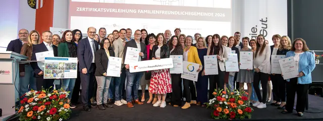 Gruppenfoto der "familienfreundlichen Gemeinden" Österreichs | Foto: Harald Schlossko