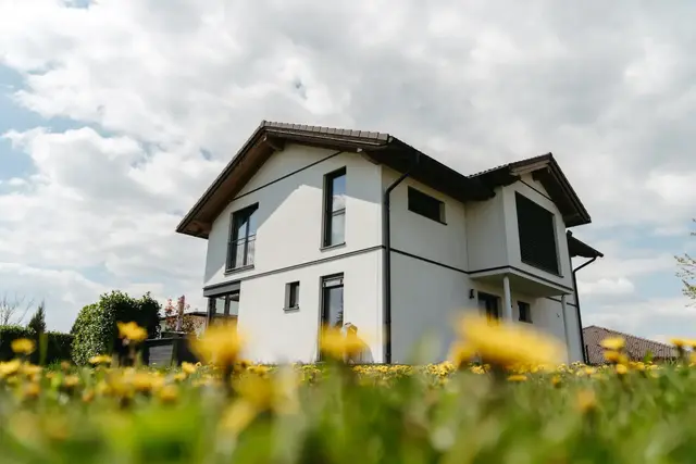 Im Bezirk Braunau kostet ein Einfamilienwohnhaus laut Remax Innova im Durchschnitt 330.330 Euro. | Foto: Remax Europe