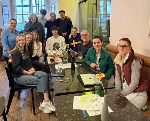 Das Team des Café Terrena freut sich darauf Besucherinnen und Besucher kulinarisch zu verwöhnen. Dazu gibts auch eine grandiose Aussicht von der Terrasse des Stifts. | Foto: Café Terrena,