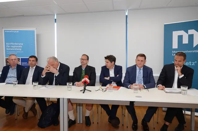 Namhafte Sprecher stellten eindrucksvoll die Wichtigkeit der neuen Forschungsanlage und des Projekts EMBRACE unter Beweis. | Foto: MeinBezirk/Michael Blinzer