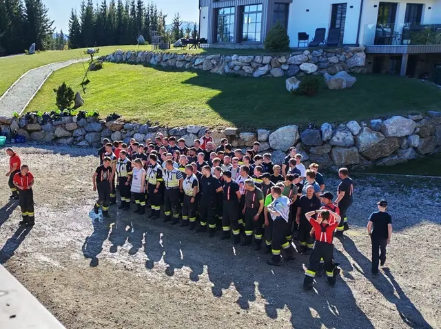 In Kapellen wurde ein Garagenbrand mit Menschenrettung unter Einsatz von schwerem Atemschutz, sowie eine Technische Hilfeleistung und eine Brandbekämpfung des angrenzenden Waldes geübt. | Foto: BFVMZ