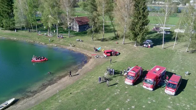 Ein besonderer Fokus der Übung lag auf der Stärkung der Zusammenarbeit zwischen den eingesetzten Feuerwehren sowie auf der praxisnahen Schulung von Such- und Rettungsmaßnahmen im Wasserdienst. | Foto: BFVMZ
