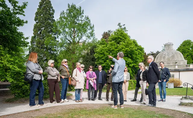 Ein neues Buch widmet sich dem Mirabellgarten und zeigt 400 Jahre Gartenkunst. Mit „Mirabell – Schloss &amp; Refugium“ liegt erstmals ein umfassender Führer durch den Mirabellgarten vor.  | Foto: Stadt Salzburg/Alexander Killer