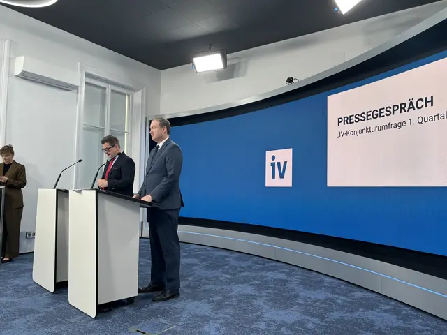 Im Haus der Industrie zeichneten IV-Generalsekretär Christoph Neumayer (links) und IV-Chefökonom Christian Helmenstein am Mittwoch ein aktuelles Lagebild sowie einen Ausblick auf die Branche. | Foto: Kevin Chi/MeinBezirk
