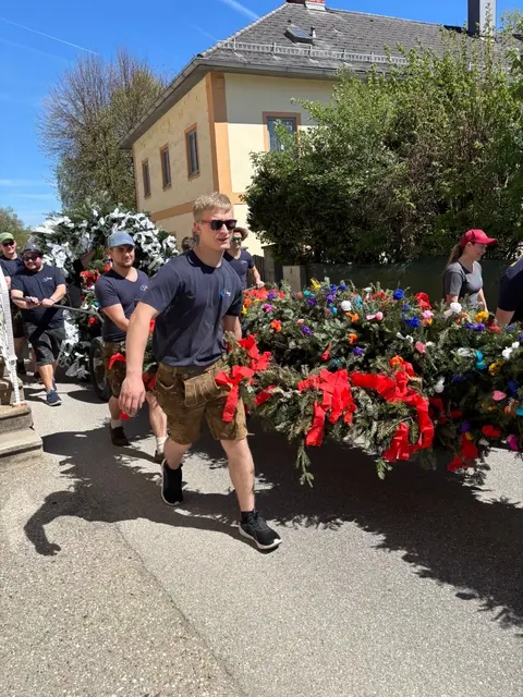 Maibaum in Klam. Eine Initiative der Landjugend Klam mit Feuerwehr und Musik. | Foto: Landjugend Klam
