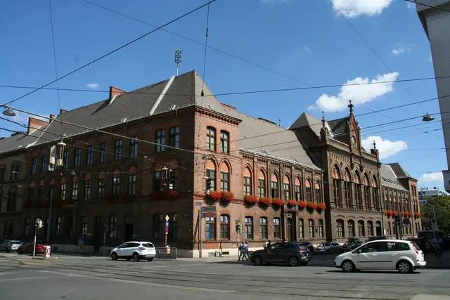 Aus dem Favoritner Amtshaus fällt Kritik über die angedachte Entscheidung, den Kindergarten in der Laxenburger Straße zu schließen. (Archiv) | Foto: Karl Pufler/MeinBezirk