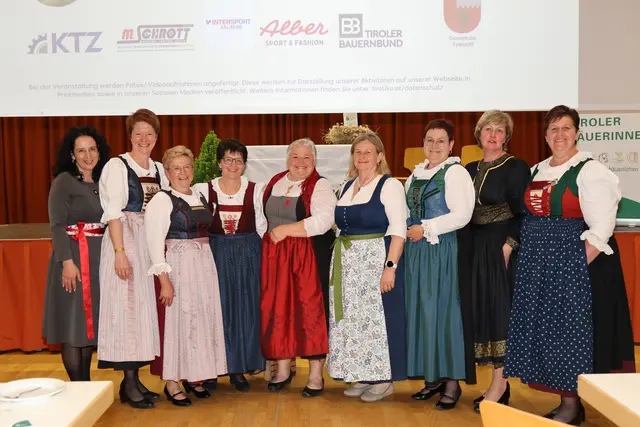 Zahlreiche Bezirksbäuerinnen aus dem ganzen Land waren in Schönwies zu Gast. | Foto: Peter Thurner