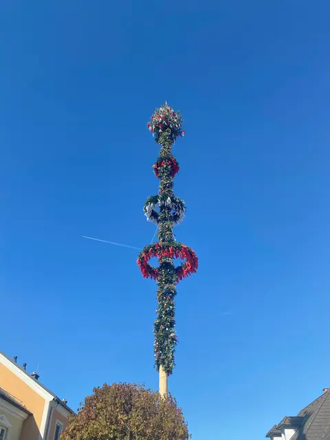Maibaum in Klam. Eine Initiative der Landjugend Klam mit Feuerwehr und Musik. | Foto: Landjugend Klam