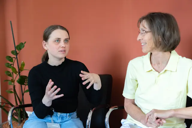 "Mit dem Projekt konnten wir alleine durch die Reduktion von Fleisch in unserem Speiseplan 40 Tonnen CO2 pro Jahr einsparen", berichtet Susanne Kus (l.).