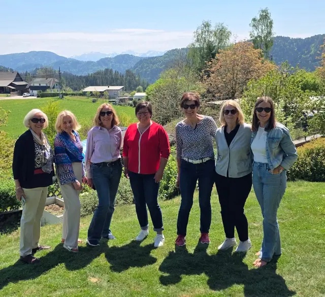 Freundinnen lassen Nelly Amtmann zum 70er hochleben