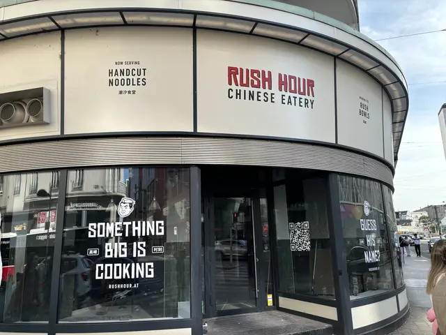 In der ehemaligen Swing-Kitchen-Filiale eröffnet wohl bald das Lokal "Rush-Hour".  | Foto: Luca Arztmann/MeinBezirk