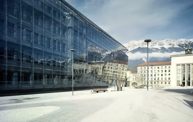 TIWAG-Vorstandsdirektor Michael Kraxner hat ein Engagement mit vier Windparks in Niederösterreich besiegelt. Damit fließt künftig auch Windstrom in die Tiroler Steckdosen.  

 | Foto: TIWAG