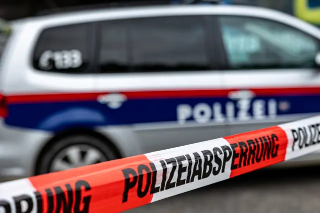 Rund um das ÖFB-Cup-Finale setzt die Polizei auf umfassende Videoüberwachung: Im Stadion, im verordneten Sicherheitsbereich sowie entlang der Fanrouten werden Bild- und Tonaufnahmen gemacht, um mögliche gefährliche Angriffe frühzeitig zu erkennen und zu verhindern (Symbolfoto) | Foto: stock.adobe.com/at/Erwin