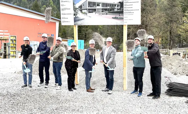 Große Freude beim offiziellen Spatenstich für das St. Ulricher Großprojekt im Ortszentrum. | Foto: Klaus Kogler