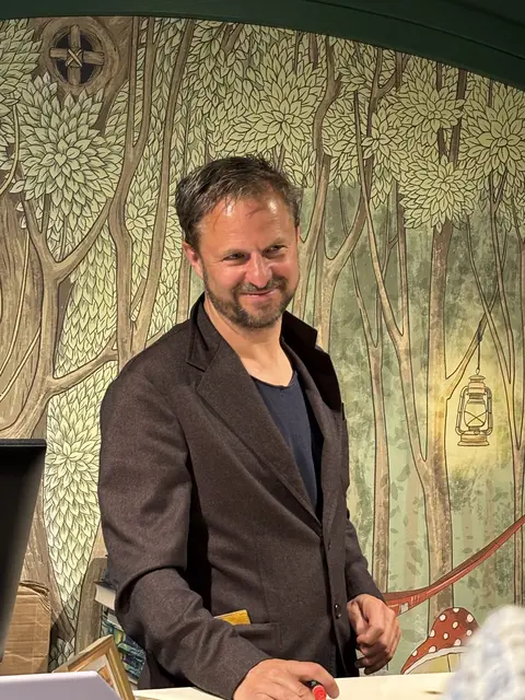 Der in Wien geborene Schaupieler und Jedermann-Darsteller Philipp Hochmair performte in Bad Gastein. | Foto: Emanuel Hasenauer