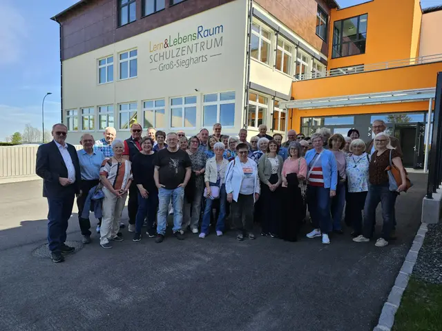 Die Teilnehmer am Klassentreffen nach 50 Jahren in Groß Siegharts | Foto: privat