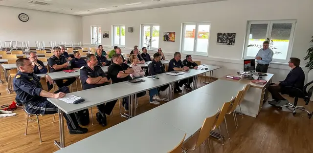Vertreterinnen und Vertreter der Einsatzkräfte waren bei dem Treffen in Pinkafeld dabei. | Foto: Bezirksfeuerwehrkommando Oberwart/Alexander Flaschberger