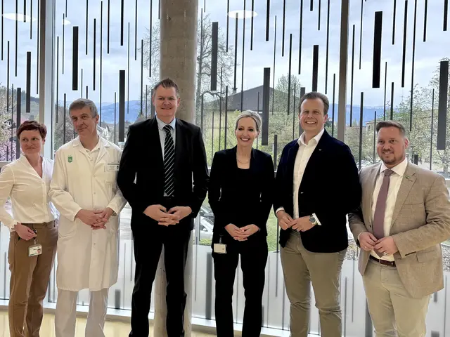 Am Bild sind Sandra Huber (v. l.) , Michael Jagoditsch, Ulf Drabek, Sabine Reiterer, Karlheinz Kornhäusl und Marco Triller zusehen.