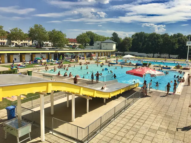 Der Badespaß im Sommer ist gesichert: Das Freibad bleibt während den Sanierungsarbeiten geöffnet. (Archiv) | Foto: Anna Dobnik