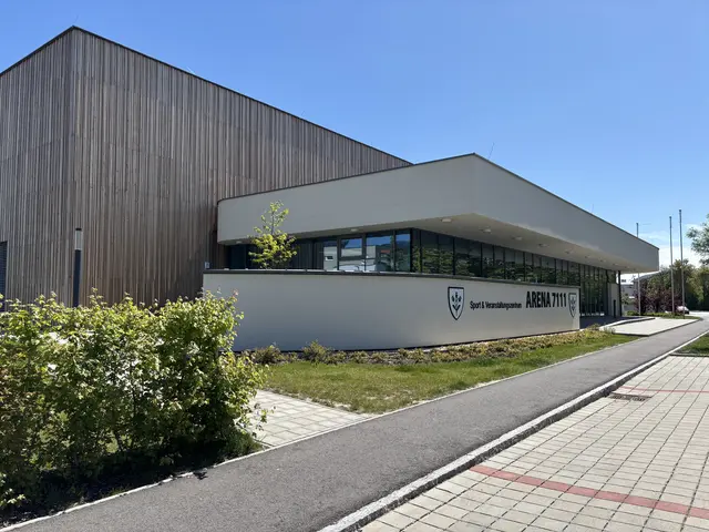Die Veranstaltungshalle "Arena 7111“ wird laut dem Bürgermeister sehr gut angenommen. | Foto: MeinBezirk/Victoria Nagy