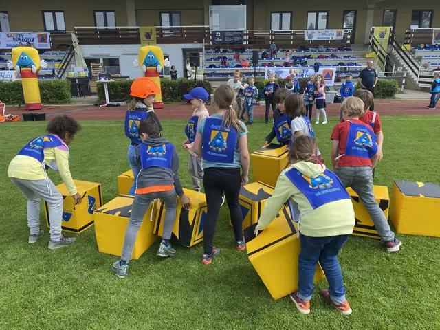 Die Safety-Tour ist ein Teamwettbewerb. Es stehen mehrere Klassenbewerbe und Spiele auf dem Programm, in deren Rahmen die Kinder nicht nur ihr vorhandenes Sicherheitswissen testen, sondern auch ihre Geschicklichkeit unter Beweis stellen können. | Foto: Oliver Wurz/Symbolfoto