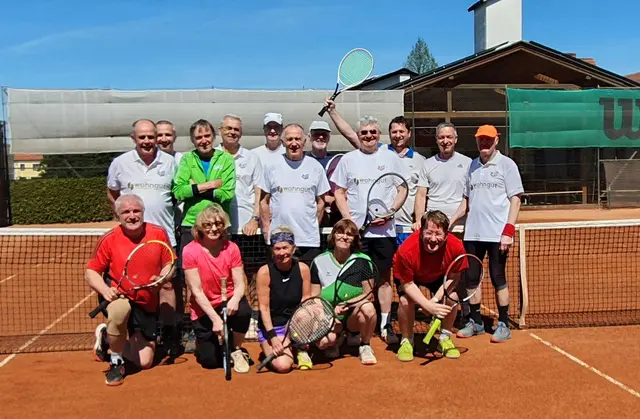 Gabriele und Franz kahrer organisierten das Tennis-Treffen mit den Gästen aus Wien. | Foto: Markus Kahrer
