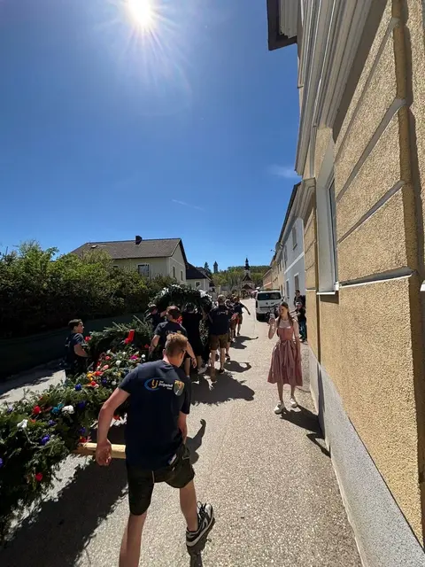 Maibaum in Klam. Eine Initiative der Landjugend Klam mit Feuerwehr und Musik. | Foto: Landjugend Klam