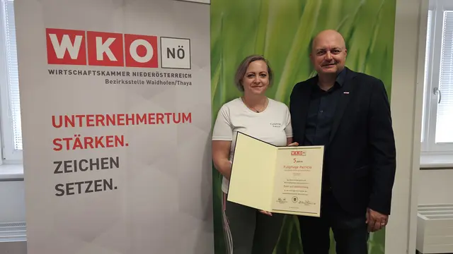 Unternehmerin Patricia Schleritzko mit WKNÖ-Bezirksstellenleiter Alexander Vogl | Foto: WKNÖ