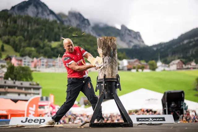 Die besten Sportholzfällerinnen und Sportholzfäller treten gegeneinander an. | Foto: STIHL TIMBERSPORTS®
