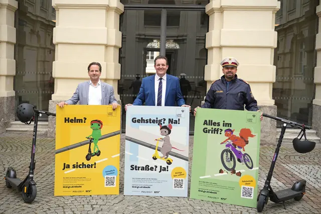 Verkehrslandesrat René Zumtobel (mitte), Polizeivertreter Enrico Leitgeb (Rechts) und KFV-Experte Martin Pfanner stellten die neue Verkehrssicherheitskampagne für 2026 und 2027 vor. | Foto: Land Tirol/Schallhart