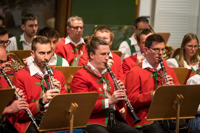Die Musiker sorgen für Stimmung | Foto: Emanuel Unterguggenberger