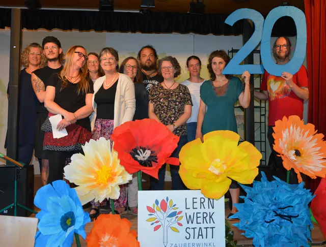 Jubiläumsfeier im Volkshaus Wörgl: Die Lernwerkstatt Zauberwinkl blickt auf 20 Jahre selbstbestimmtes Lernen zurück und feiert mit einem bunten Programm gemeinsam mit Schülern, Eltern und Gästen. | Foto: Veronika Spielbichler