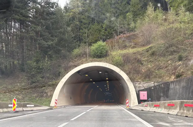 Im Oswaldibergtunnel kam es zu einem Unfall. (Symbolfoto) | Foto: MeinBezirk/Evelyn Wanz