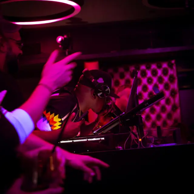Whine n Kotch starte mit DJ Limbo und DJ Dhami im Welser Wildwechsel voll durch. | Foto: Marmazing Productions/Leitner