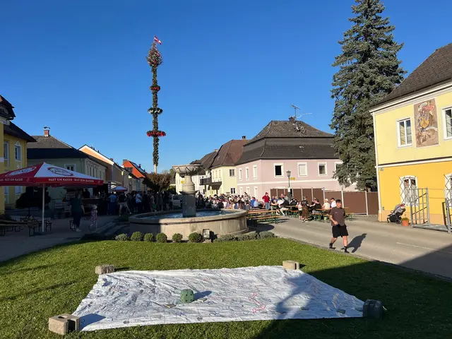 Maibaum in Klam. Eine Initiative der Landjugend Klam mit Feuerwehr und Musik. | Foto: Landjugend Klam