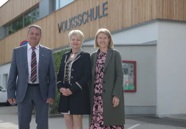 Bürgermeister Anton Froschauer, Direktorin Andrea Starzer und Landeshauptmann-Stellvertreterin Christine Haberlander. | Foto: Land OÖ / Kauder