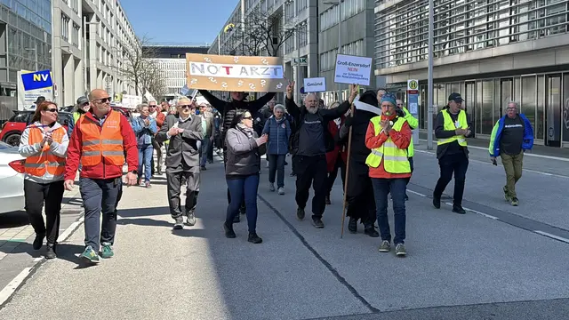 Großdemo in St. Pölten gegen den Gesundheitsplan 2040+. | Foto: Lauren Fahrenberger