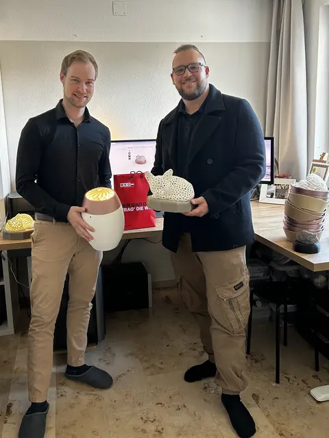 So können individuelle Urnen beim Abschied Licht und Trost spenden
