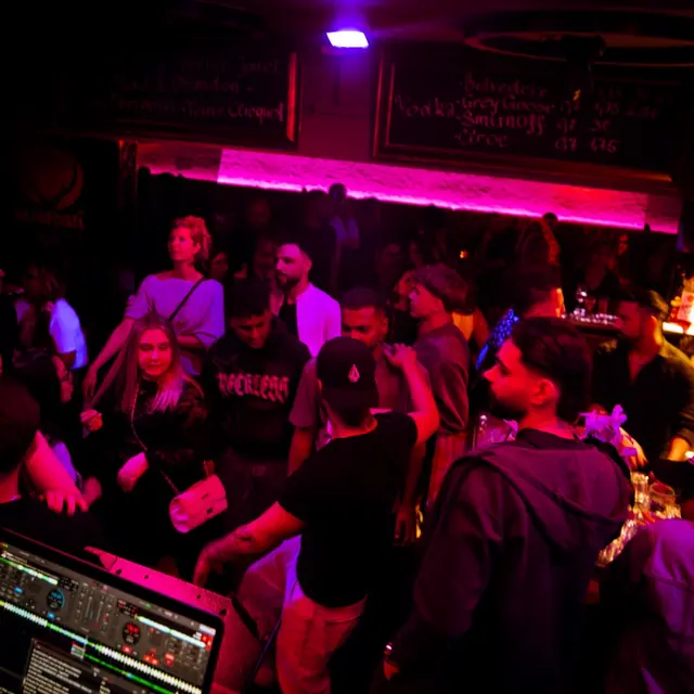 Whine n Kotch starte mit DJ Limbo und DJ Dhami im Welser Wildwechsel voll durch. | Foto: Marmazing Productions/Leitner