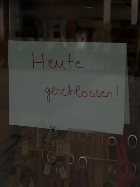 Unbekannte Täter brachen in ein Modegeschäft in der Innsbrucker Innenstadt ein. Sie entwendeten eine größere Menge hochpreisiger Kleidung. | Foto: MeinBezirk/Sprenger