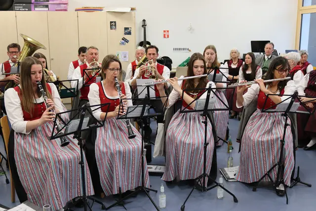 Die Marktmusik Treffen lockerte den Abend mit ihrer musikalischen Einlage auf. | Foto: MeinBezirk/Chiara Kresse