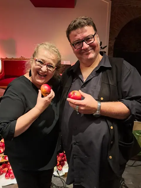 Katharina Grabner-Hayden und Christoph Mauz fragen sich, was passiert wäre, wenn das biblische Traumpaar Adam und Eva nicht zusammengefunden hätte. | Foto: zVg